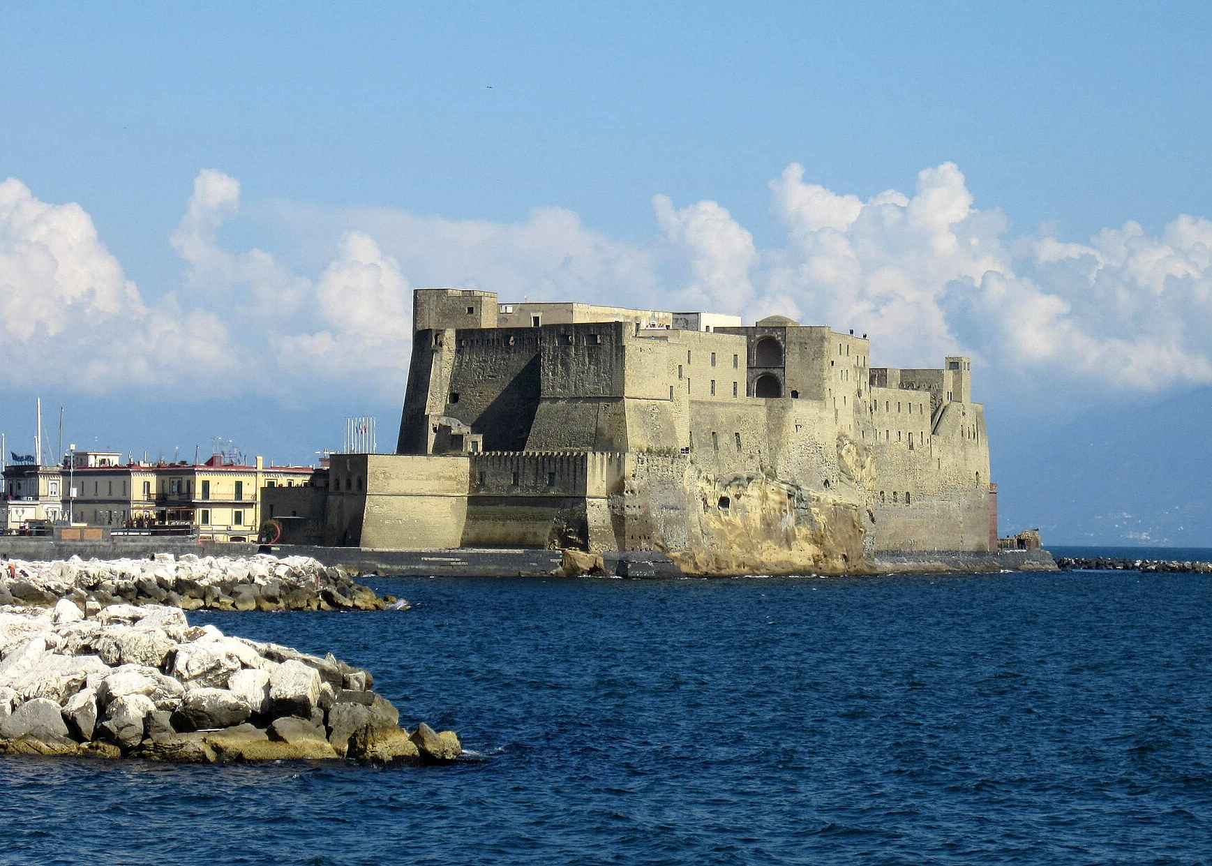 Castell Dell'ovo