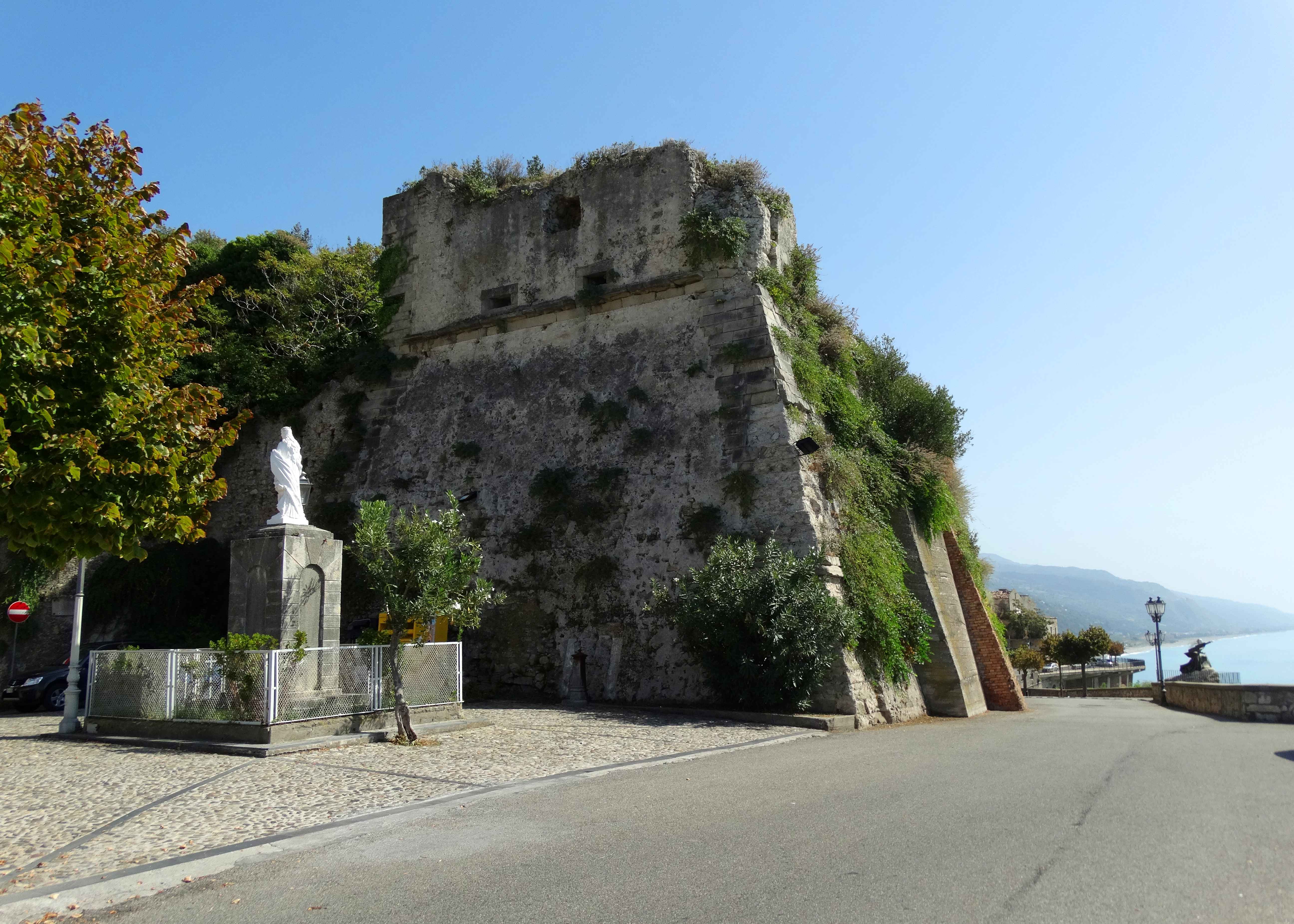 Il Castello di San Lucido